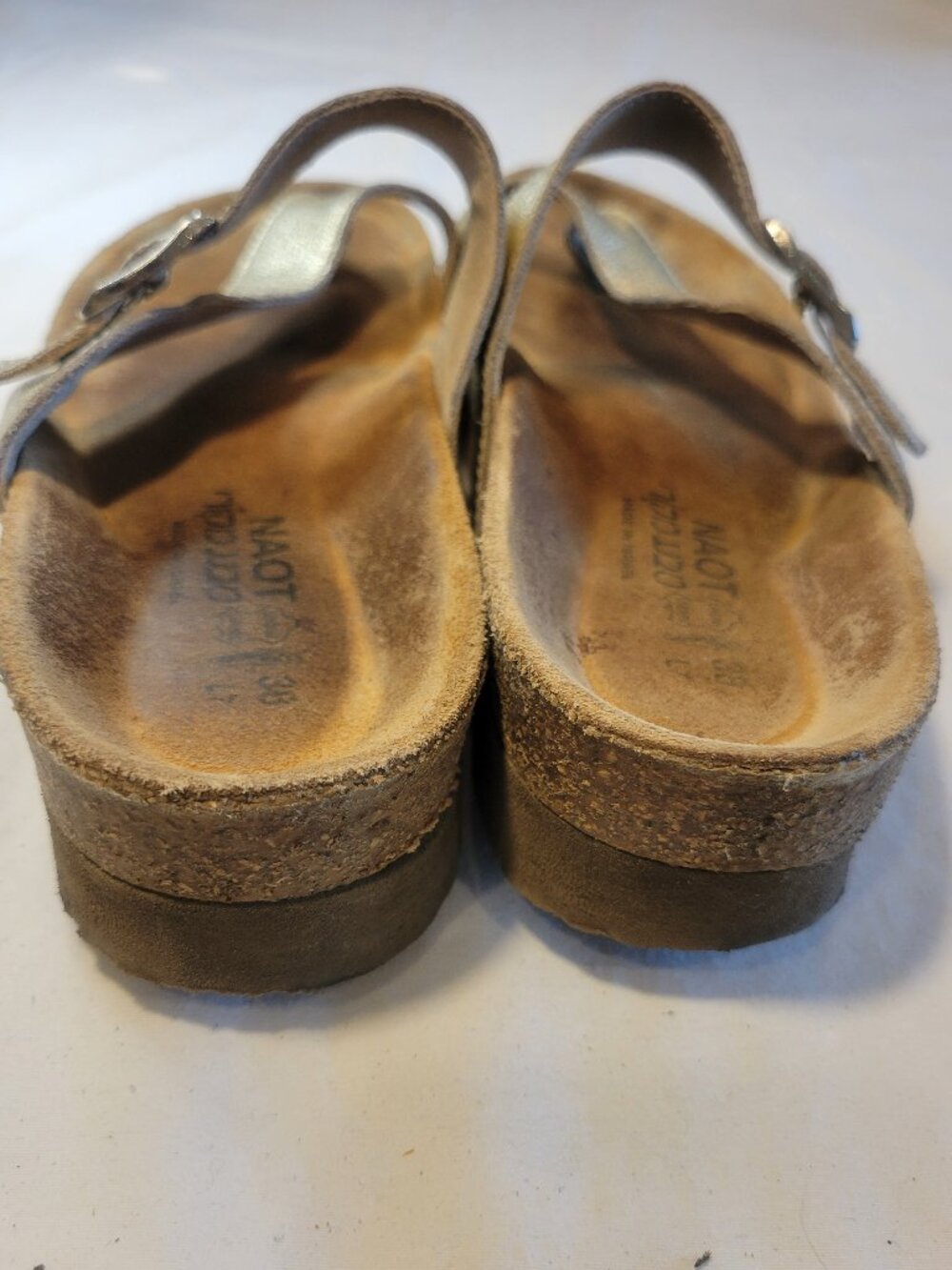 Naot Gold Metallic Leather Toe Loop Sandals EU 39 Women's 8-8.5 - Picture 6 of 10